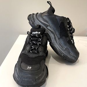 Triple S Balenciaga sneakers